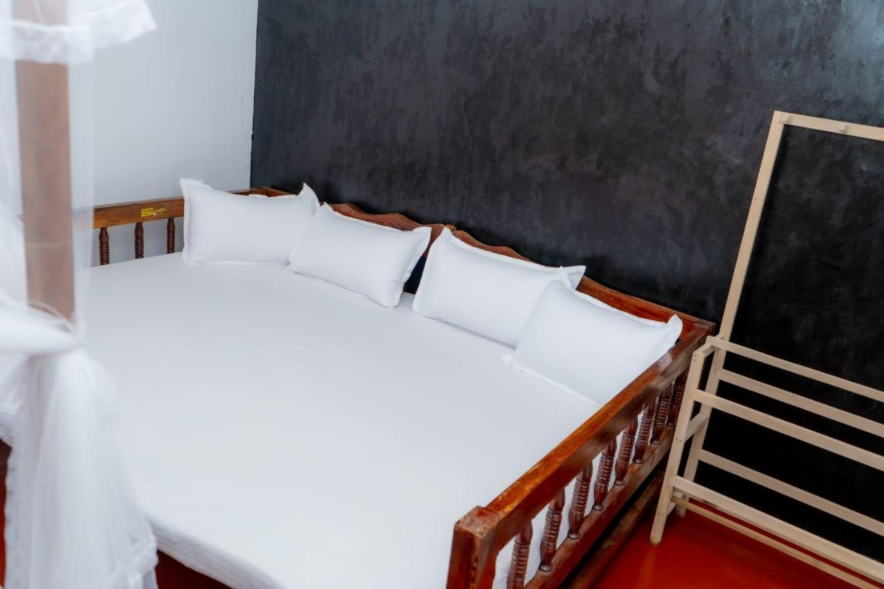 דניאיאה Rainforest Holiday Inn מראה חיצוני תמונה