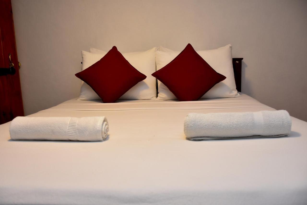דניאיאה Rainforest Holiday Inn מראה חיצוני תמונה