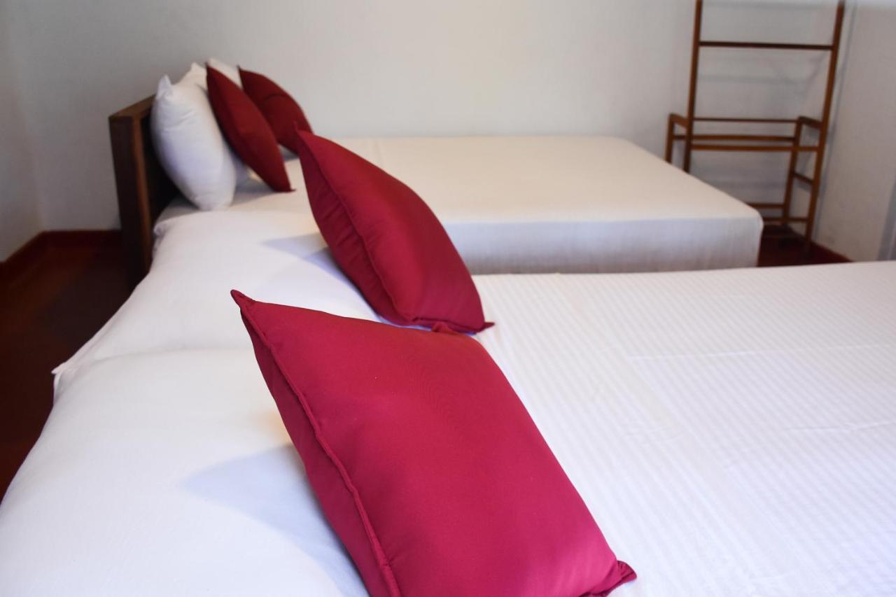 דניאיאה Rainforest Holiday Inn מראה חיצוני תמונה
